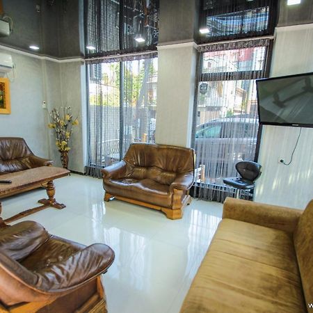 Hotel Batumi Inn Kültér fotó