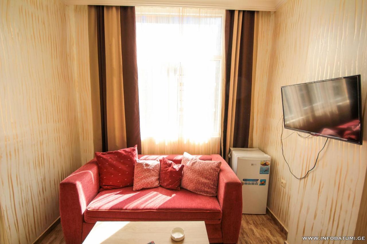 Hotel Batumi Inn Kültér fotó