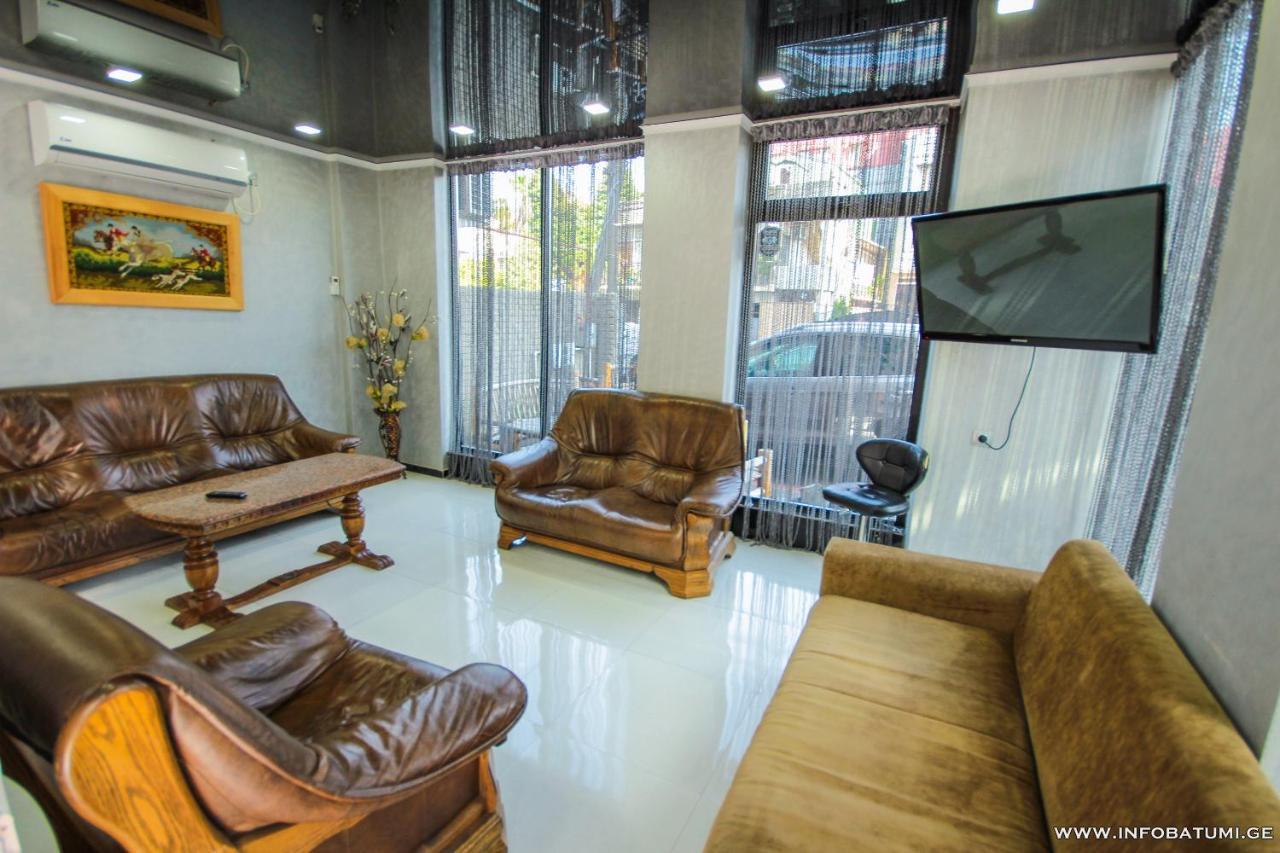 Hotel Batumi Inn Kültér fotó