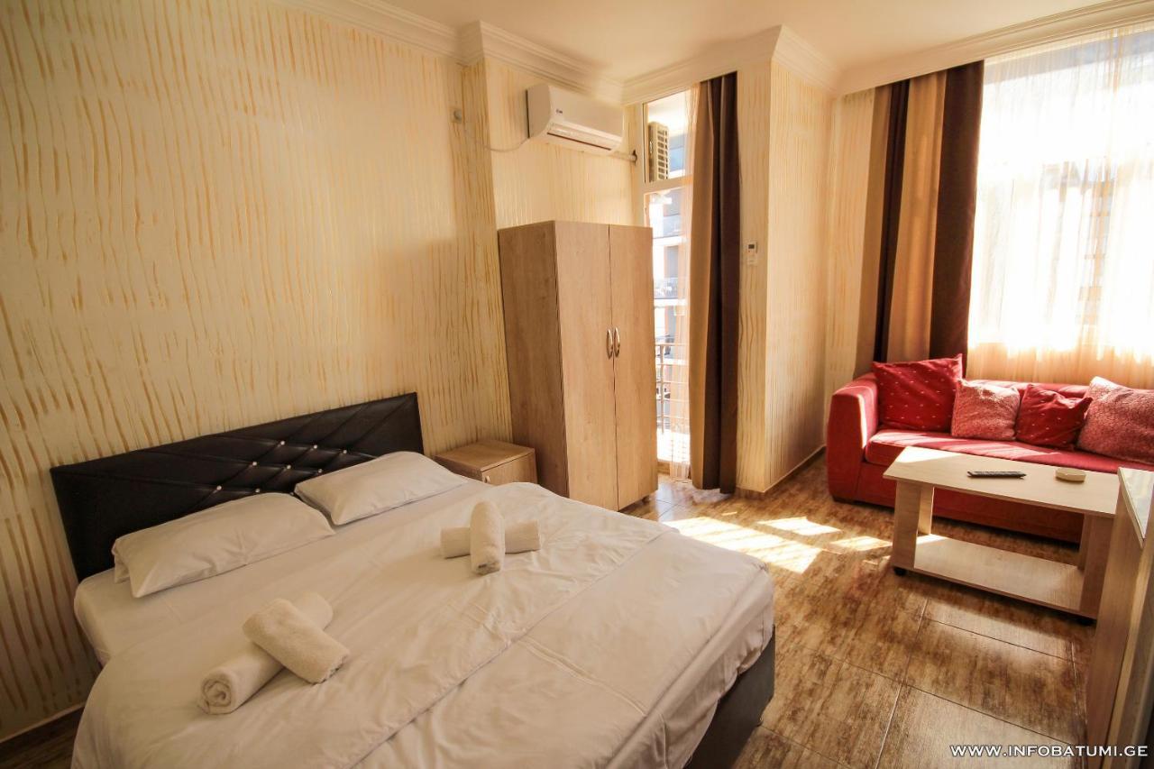 Hotel Batumi Inn Kültér fotó