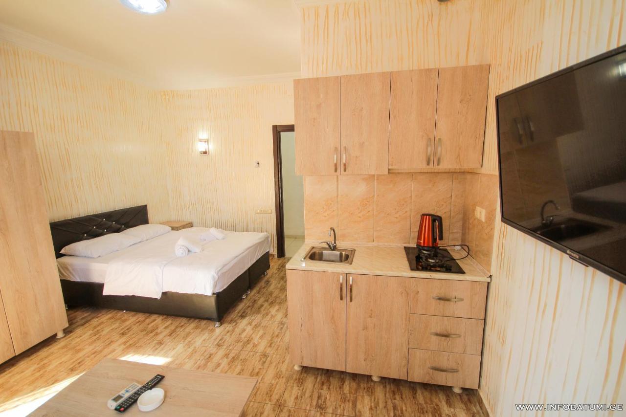 Hotel Batumi Inn Kültér fotó
