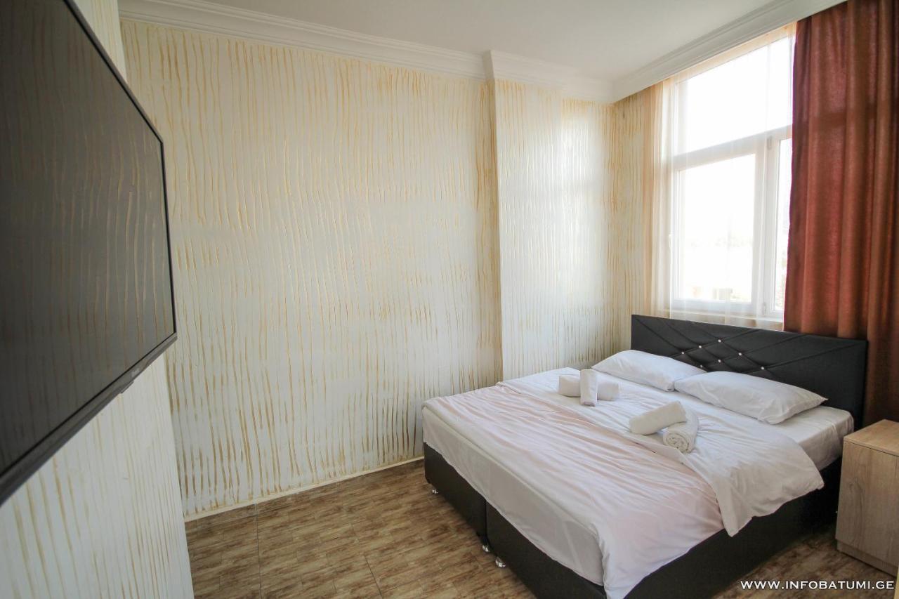 Hotel Batumi Inn Kültér fotó