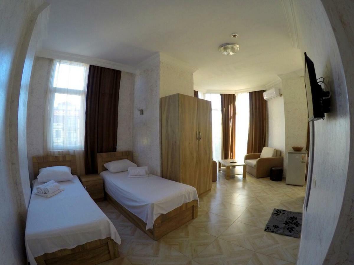 Hotel Batumi Inn Kültér fotó